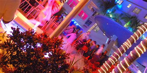 chicas en miami beach|10 MEJORES opciones de vida nocturna en Miami。